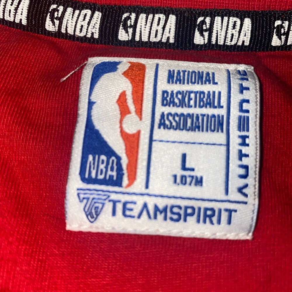 Chicago Bulls Tshirt - Women’s Large NBA - Picture 4 of 7